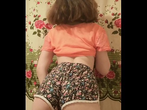 ❤️ سيڪسي نوجوان بيبي پنهنجي شارٽس کي ڪئميرا تي هٽائيندي ️❌ معياري فحش
